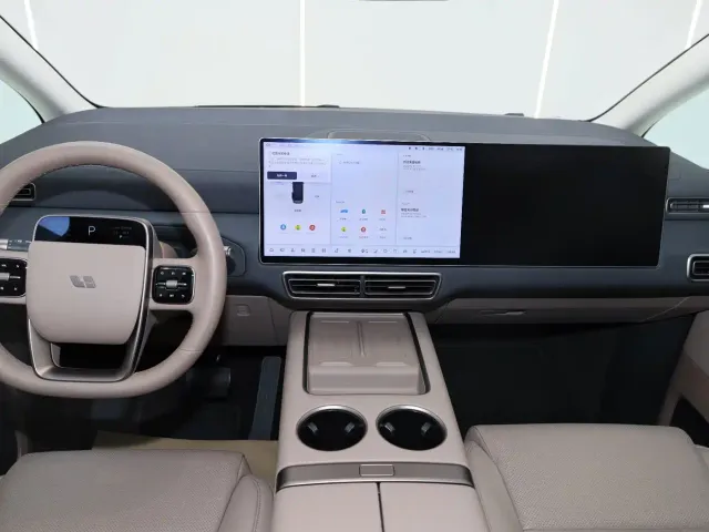 Li Auto MEGA — Фото автомобиля 15