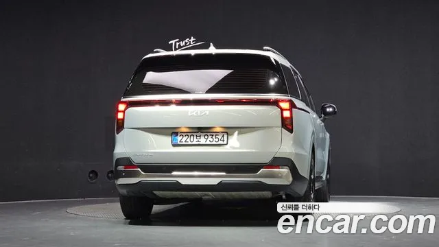 Kia Carnival Generation 4 — Фото автомобиля 4