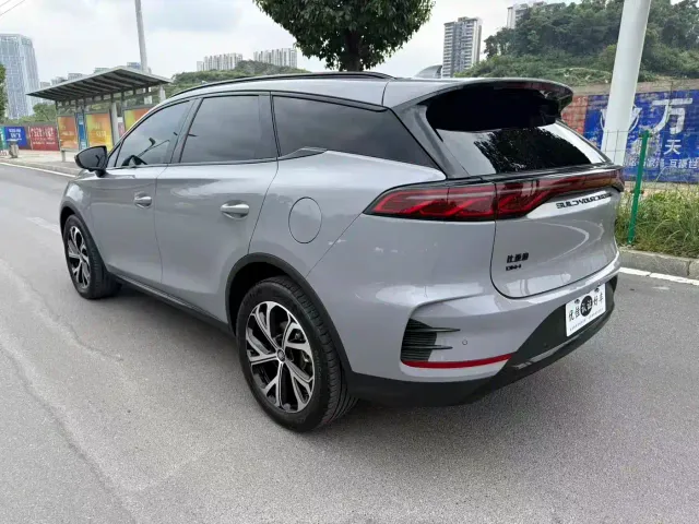 BYD Tang — Фото автомобиля 10