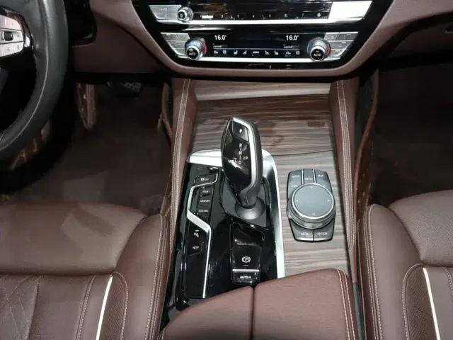 BMW 5 Series — Фото автомобиля 15