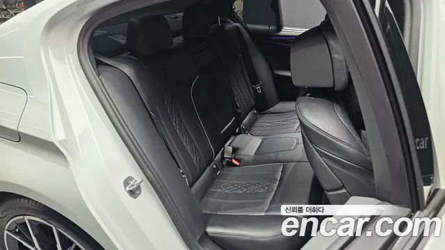 BMW 5-Series — Фото автомобиля 11