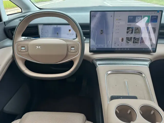 Xpeng X9 — Фото автомобиля 20
