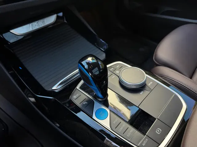 BMW iX3 — Фото автомобиля 14