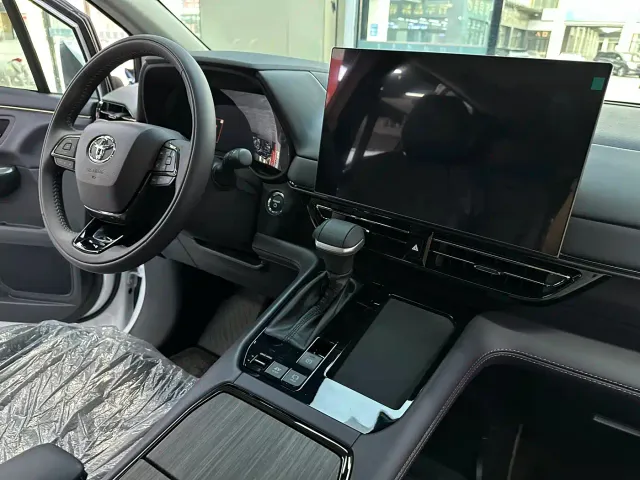 Toyota Sienna — Фото автомобиля 12