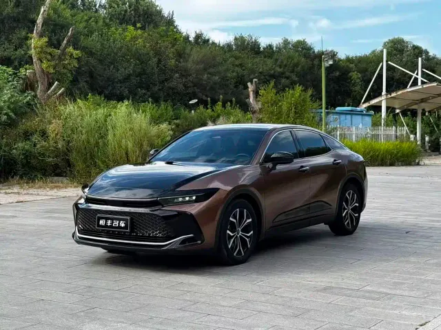 Фотография автомобиля — Toyota Crown SportCross