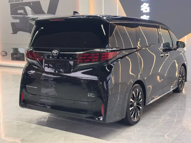 Toyota Alphard — Фото автомобиля 8