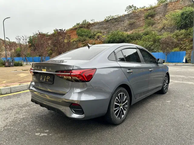 Roewe i5 — Фото автомобиля 19