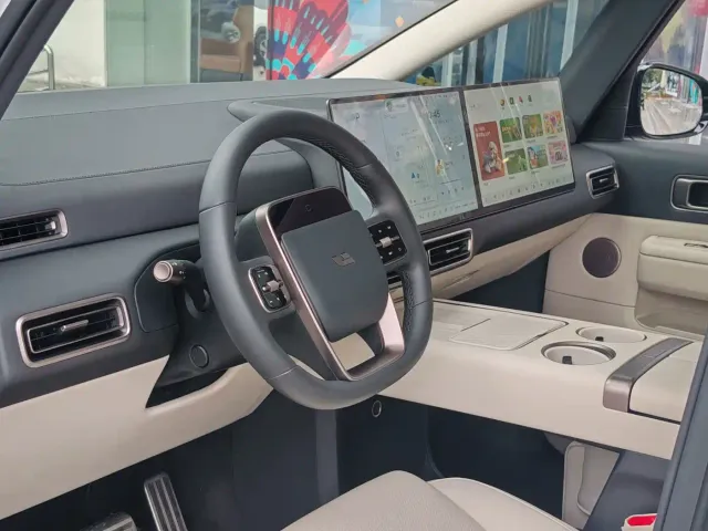 Li Auto MEGA — Фото автомобиля 9