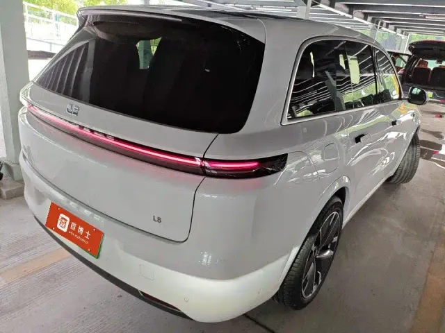 Li Auto L8 — Фото автомобиля 2