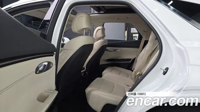 Genesis GV70 — Фото автомобиля 11