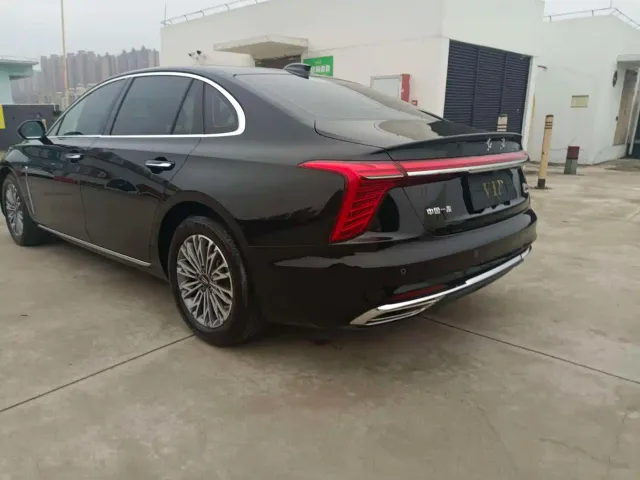Hongqi H5 — Фото автомобиля 11