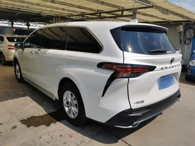 Toyota Granvia — Фото автомобиля 4