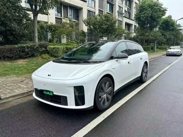 Фотография автомобиля — Li Auto i6