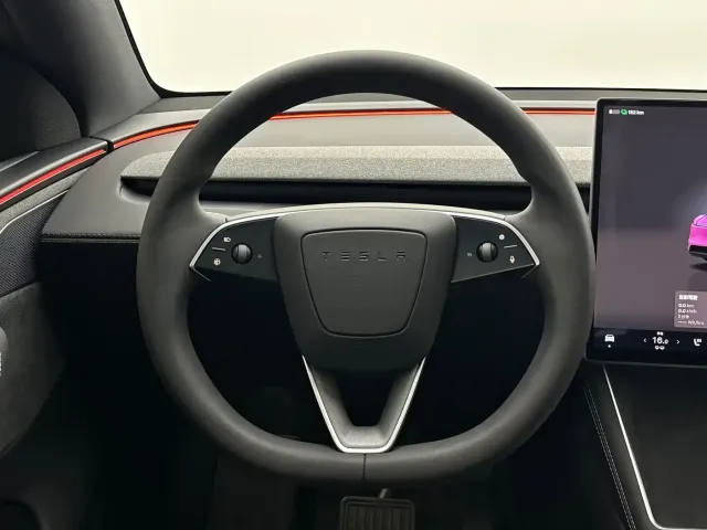 Tesla Model Y L — Фото автомобиля 8