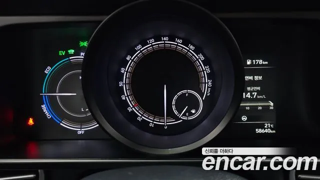 Hyundai Avante CN7 — Фото автомобиля 11