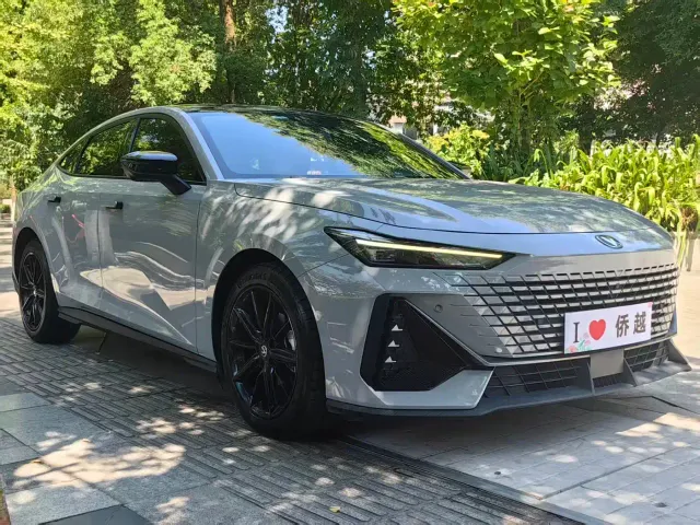 Changan UNI-V — Фото автомобиля 3