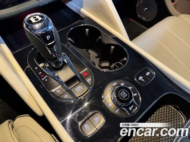 Bentley Bentayga Bentayga 4.0 V8 EWB First Edition — Фото автомобиля 10