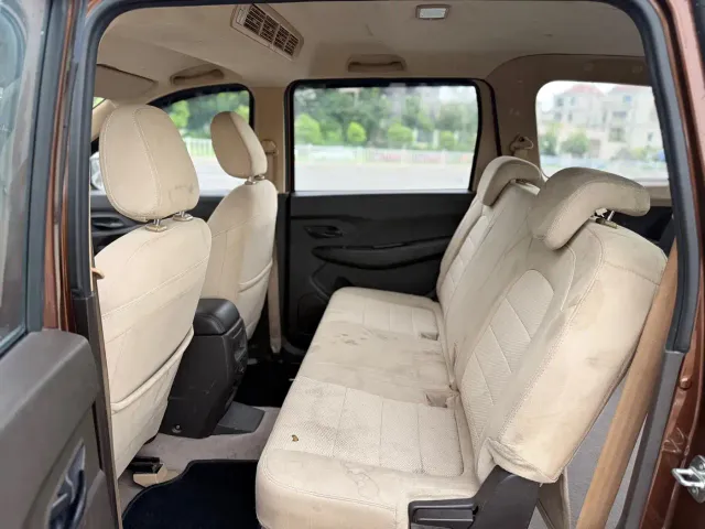 Wuling Hongguang — Фото автомобиля 6