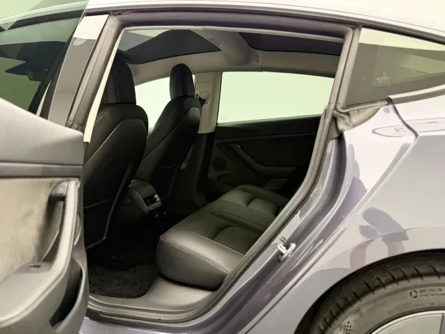 Tesla Model 3 — Фото автомобиля 9