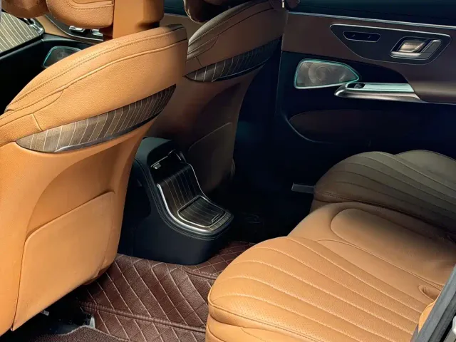 Mercedes-Benz E-Class — Фото автомобиля 5