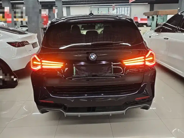 BMW iX3 — Фото автомобиля 5