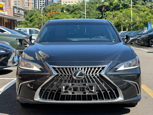 Lexus ES — Фото автомобиля 2