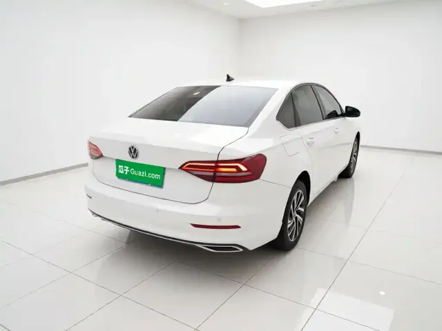 Volkswagen Lavida — Фото автомобиля 4