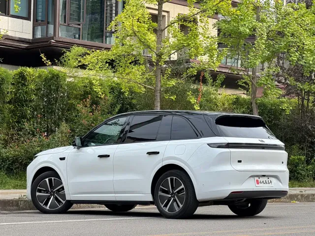 Li Auto L6 — Фото автомобиля 15