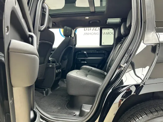 Land Rover Defender — Фото автомобиля 15