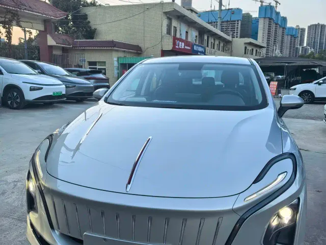 Фотография автомобиля — Hongqi E-QM5