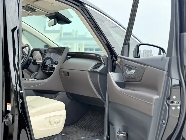 Toyota Vellfire — Фото автомобиля 6