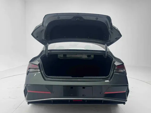Hyundai Elantra — Фото автомобиля 8