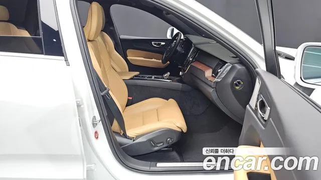 Вольво XC60 — Фото автомобиля 22