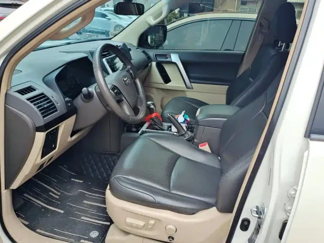 Toyota RAV4 — Фото автомобиля 9