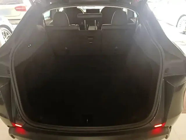 Tesla Model Y — Фото автомобиля 18