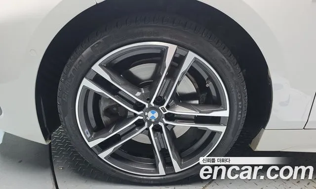 BMW 1 Series F40 — Фото автомобиля 5