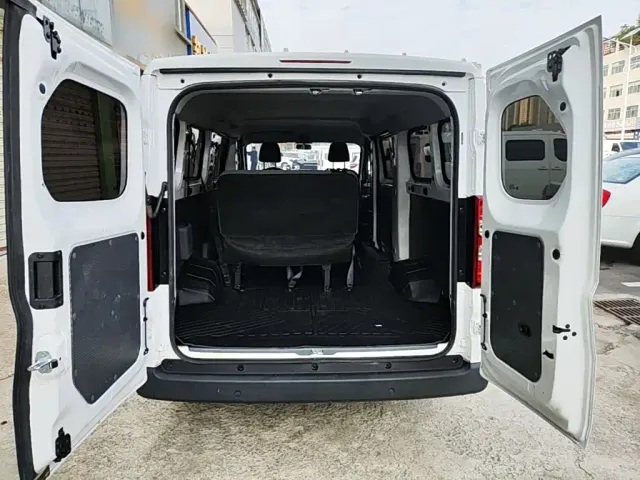 Wuling Yangguang — Фото автомобиля 18
