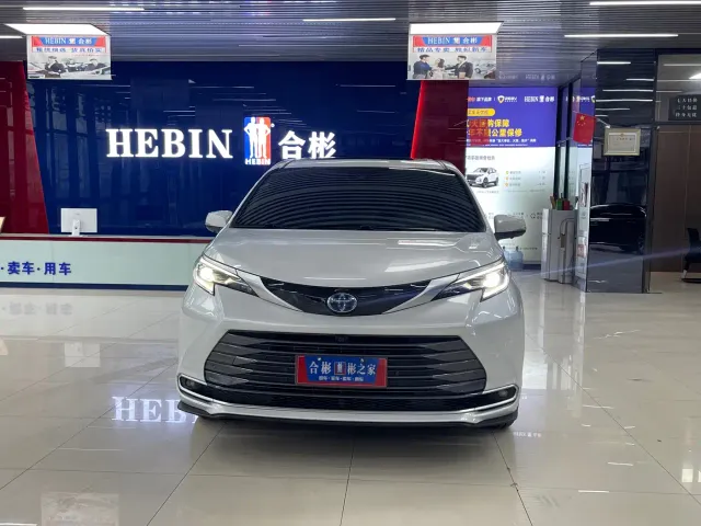 Toyota Sienna — Фото автомобиля 28