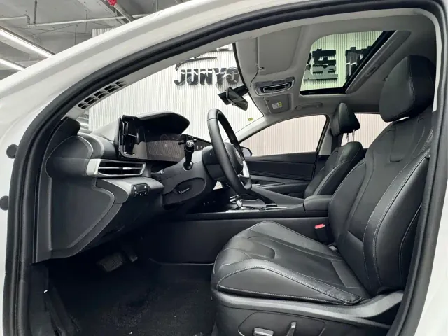 Hyundai Elantra — Фото автомобиля 9