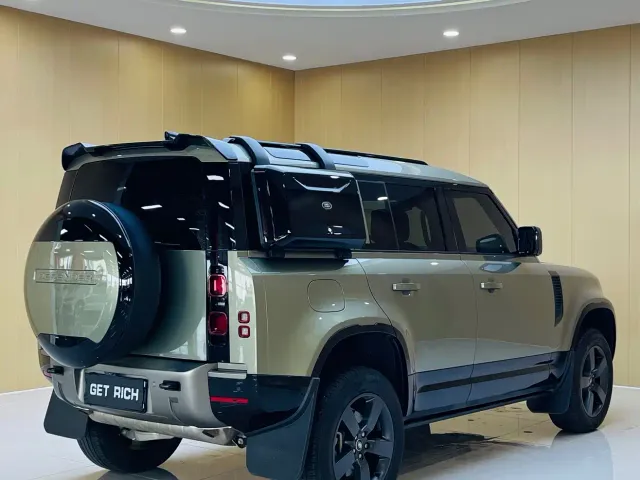 Land Rover Defender — Фото автомобиля 9
