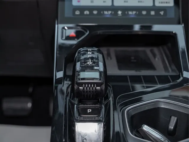 Geely Boyue L — Фото автомобиля 19