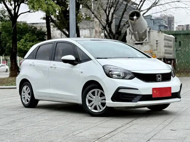 Honda Fit — Фото автомобиля 3