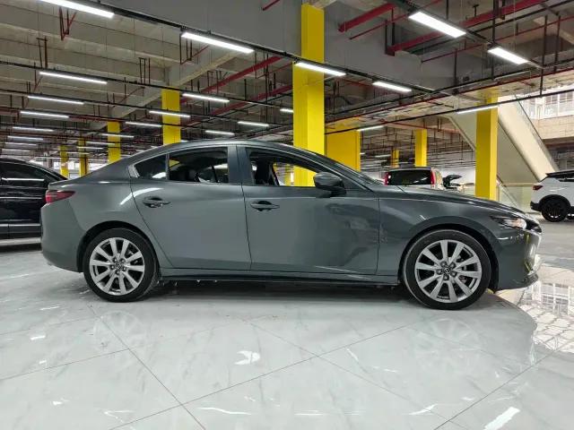 Mazda Axela — Фото автомобиля 5