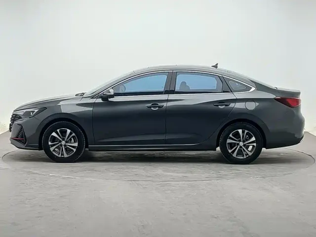 Changan Eado — Фото автомобиля 2