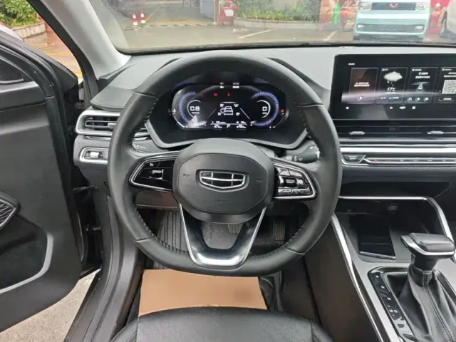 Geely Emgrand — Фото автомобиля 10