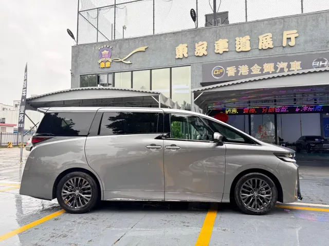 Toyota Vellfire — Фото автомобиля 4