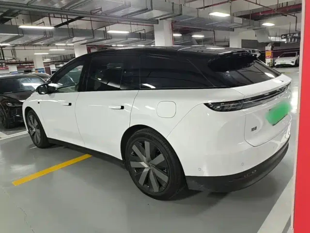 Li Auto i6 — Фото автомобиля 4