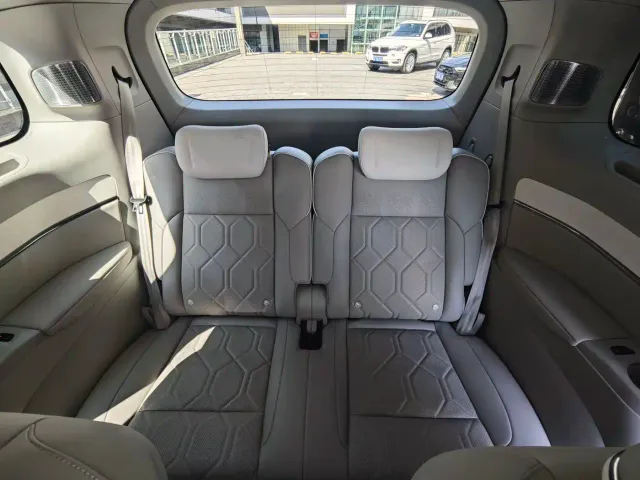 Volvo EM90 — Фото автомобиля 16