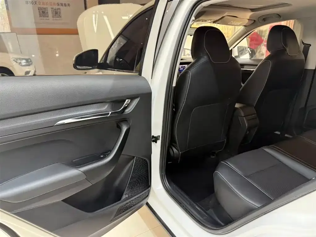 Škoda Kamiq 2022 1.5L Automatic Comfort Edition — Фото автомобиля 17