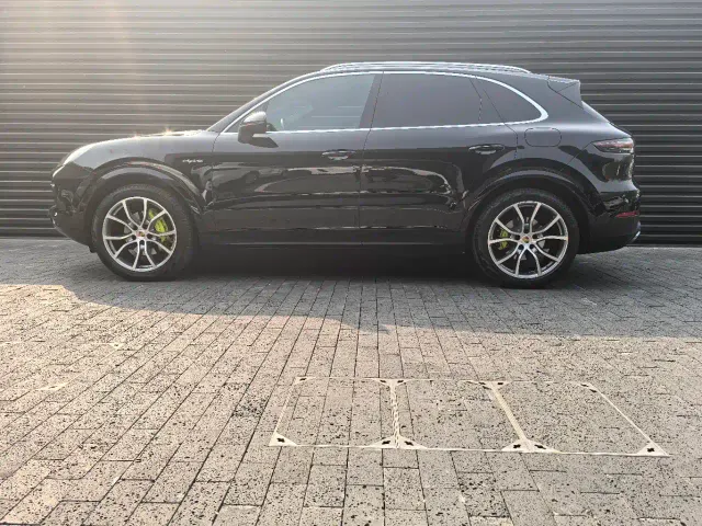 Porsche Cayenne — Фото автомобиля 2